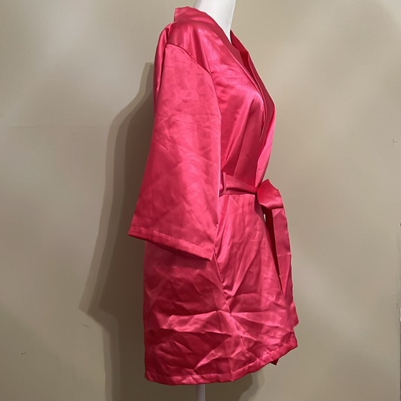 Pink Robe - Picture 5 of 13